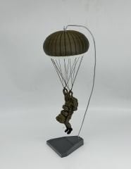 Paraşütçü Heykeli Serbest